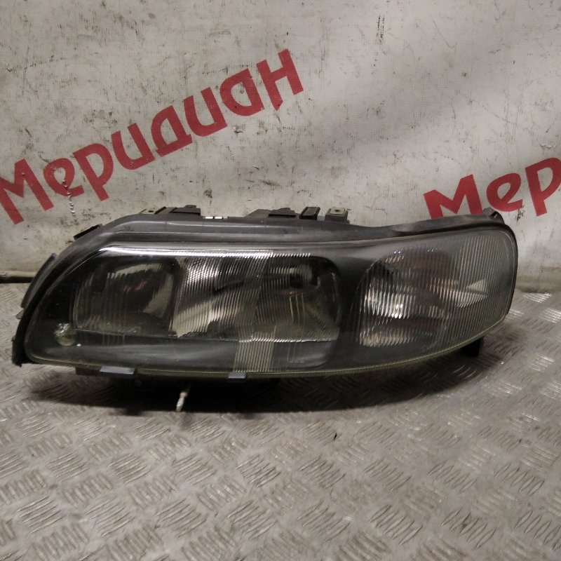 Фара левая Volvo V70 2003 (б/у) Фара левая Volvo V70 2003 (б/у)