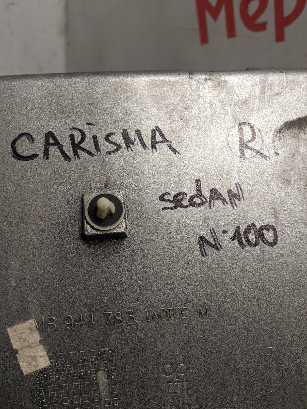 Накладка крышки багажника верхняя MITSUBISHI CARISMA DA 1.6
