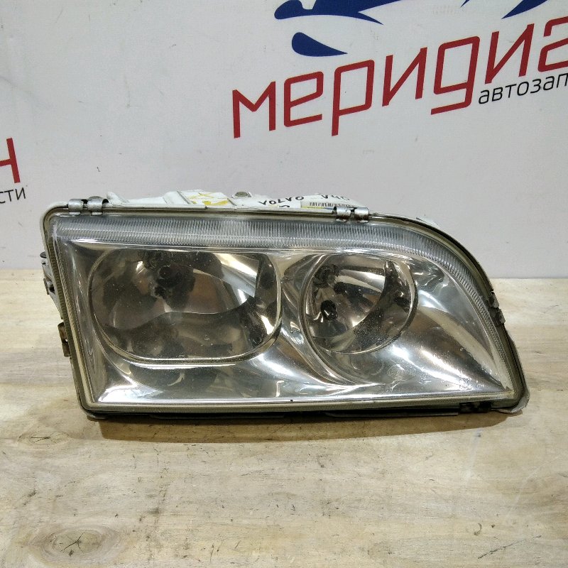 Фара правая Volvo V40 2003 (б/у) Фара правая Volvo V40 2003 (б/у)