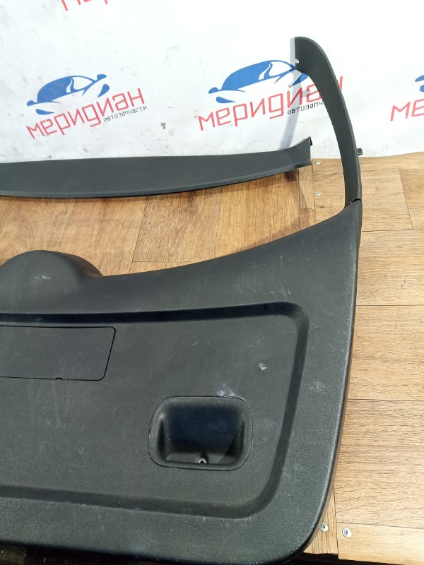 Обшивка двери багажника верхняя TOYOTA COROLLA VERSO E121