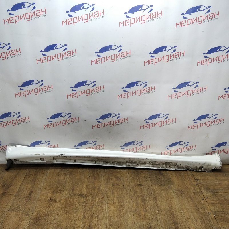 Накладка на порог (наружная) правая NISSAN JUKE 2013 F15 768501KA6A Б/У