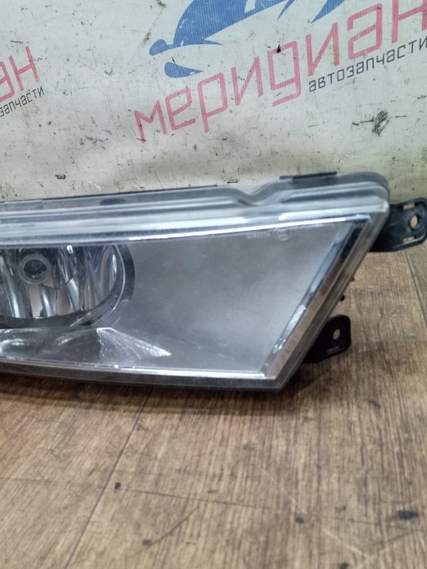 Фара противотуманная правая SKODA OCTAVIA A7