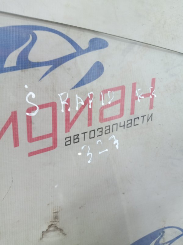 Стекло двери задней правой RAPID 2013