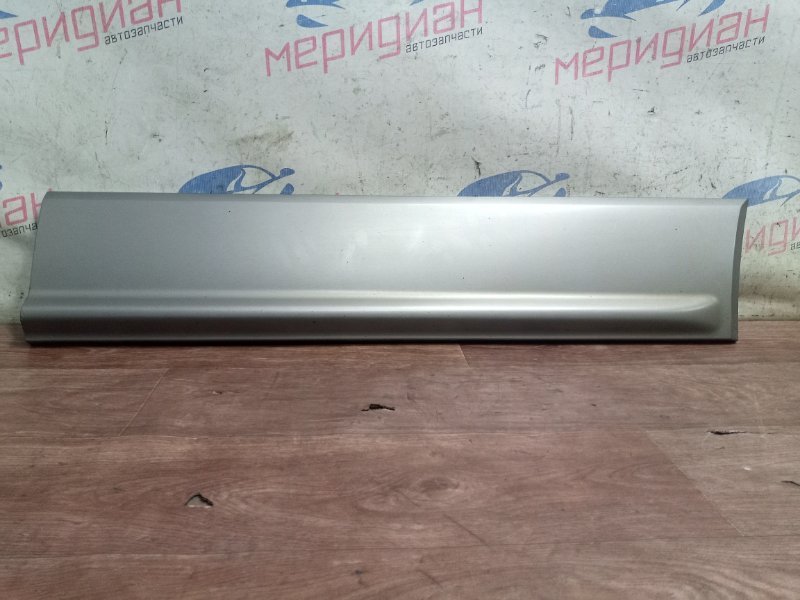 Накладка двери передней правой HYUNDAI GRAND STAREX 2012 TQ 877744H000 Б/У