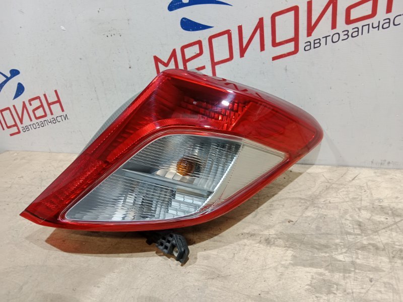 Фонарь задний правый YARIS 2013 XP130