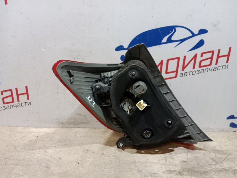 Фонарь задний правый YARIS 2013 XP130