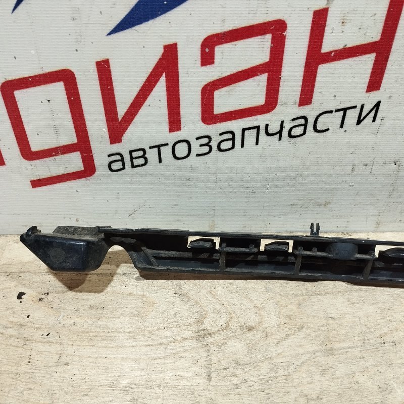 Направляющая заднего бампера C-CLASS 2009 W204