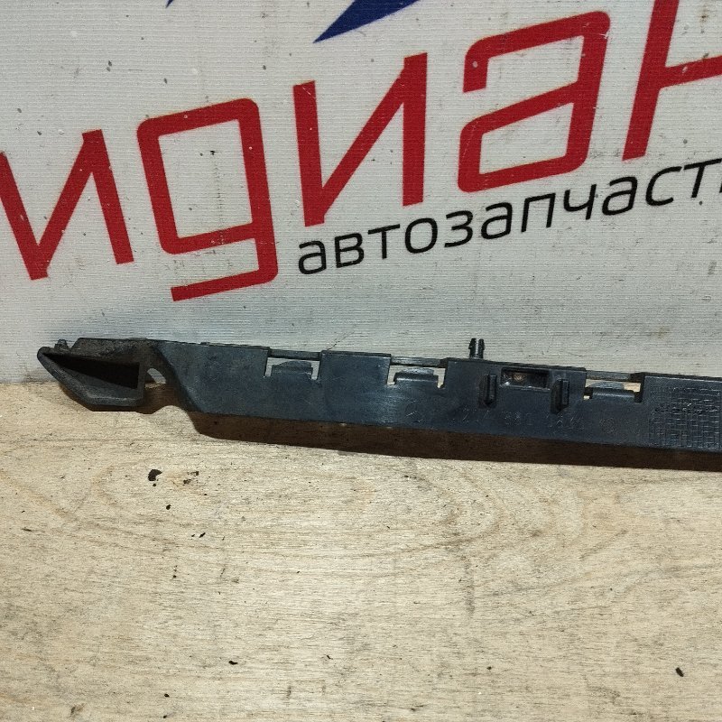 Направляющая заднего бампера C-CLASS 2009 W204