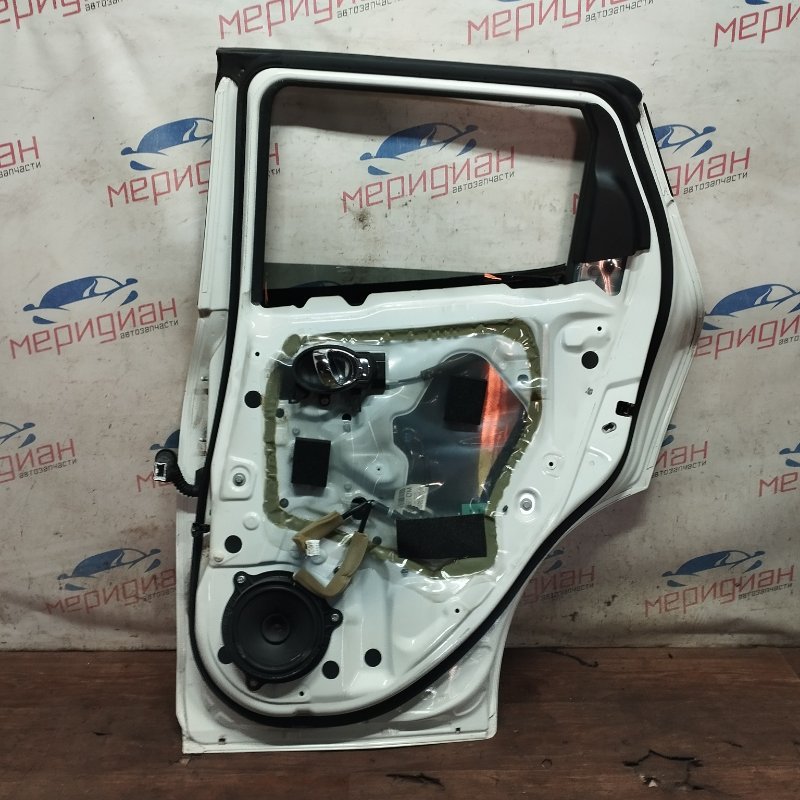 Дверь задняя правая JUKE 2013 F15