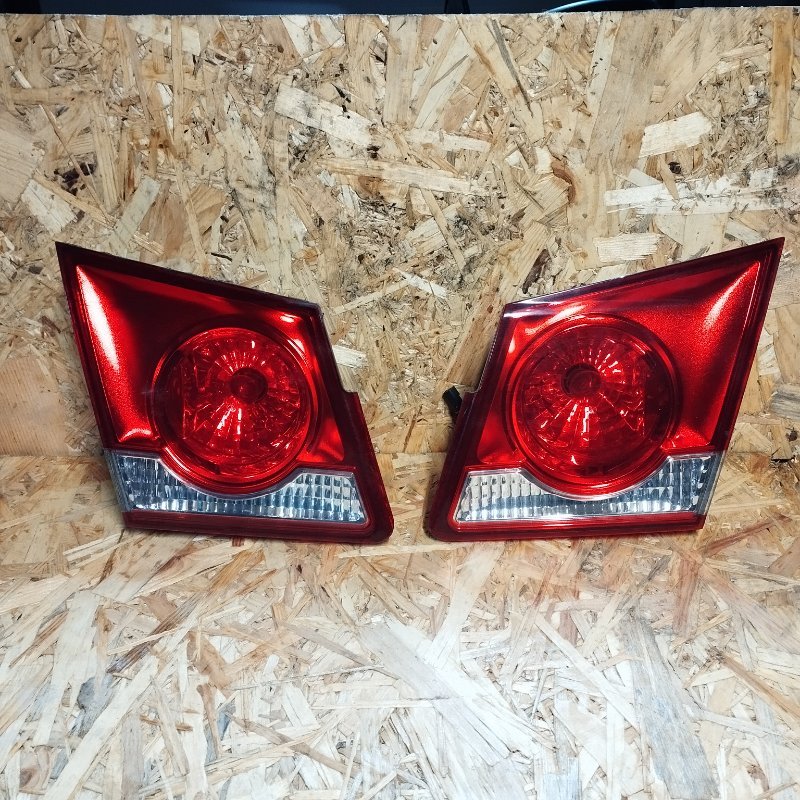 Фонарь задний внутренний левый CHEVROLET CRUZE 2011 J300 95040722 Б/У