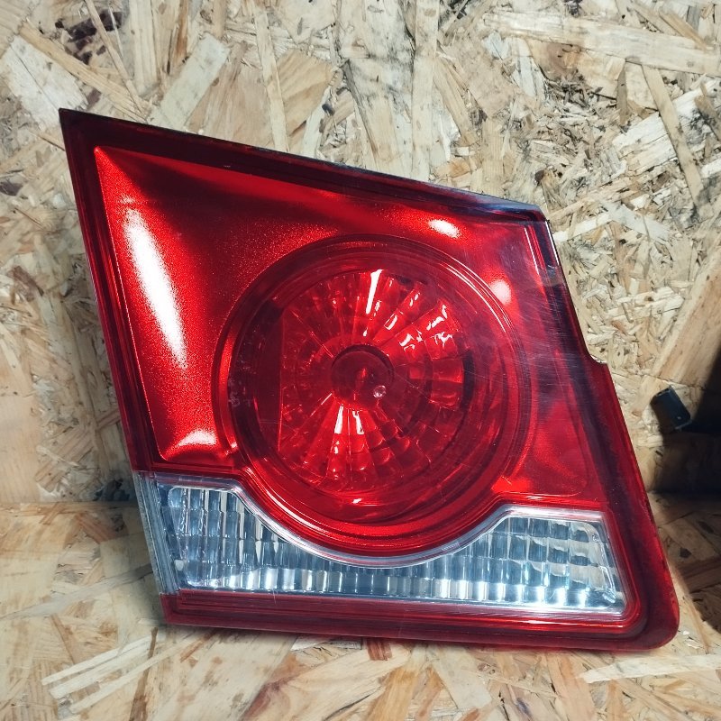 Фонарь задний внутренний левый CRUZE 2011 J300