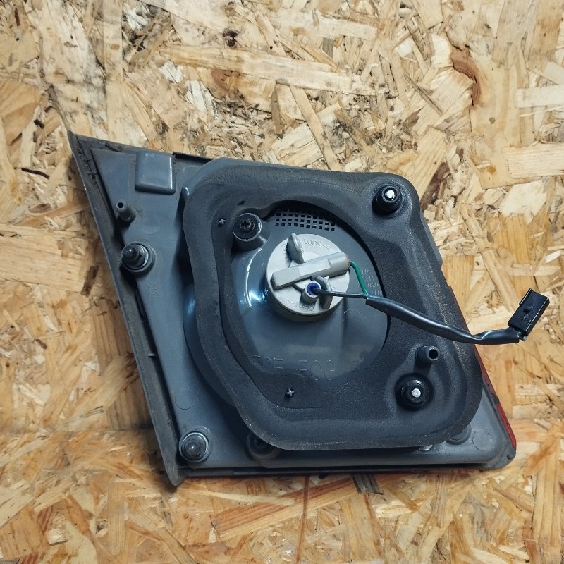 Фонарь задний внутренний левый CRUZE 2011 J300