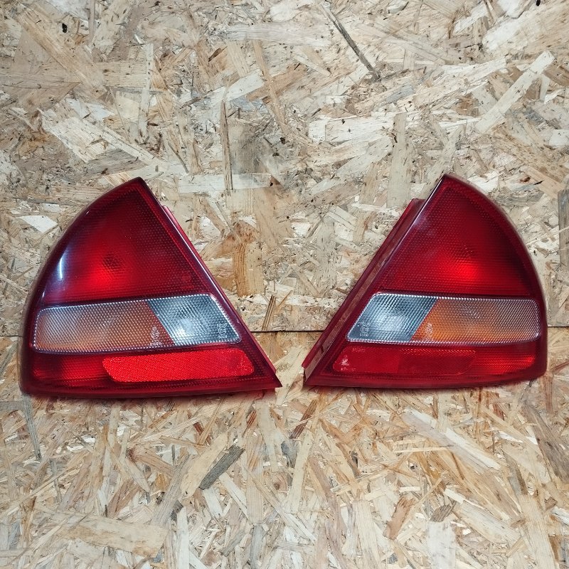 Фонарь задний наружный левый MITSUBISHI LANCER 2000 CK MR221883 Б/У