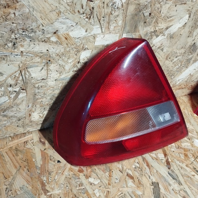 Фонарь задний наружный левый LANCER 2000 CK