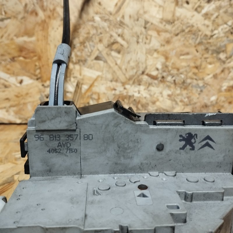 Замок двери передней правой JUMPY 2010