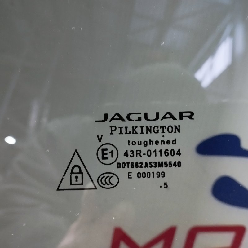 Стекло двери задней левой XE 2015 X760 Стекло двери задней левой XE 2015 X760