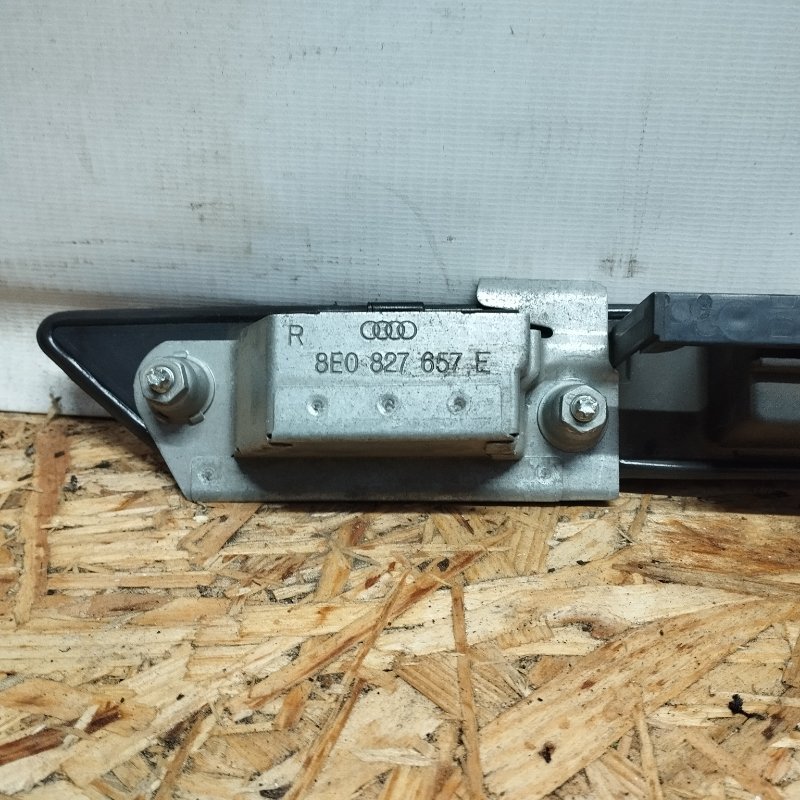 Накладка двери багажника A4 2006 B7