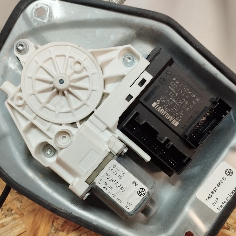 Стеклоподъемник электрический передний правый JETTA 2008 V