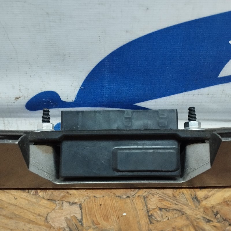 Накладка двери багажника YARIS 2012 XP130
