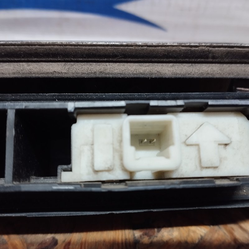 Накладка двери багажника YARIS 2012 XP130