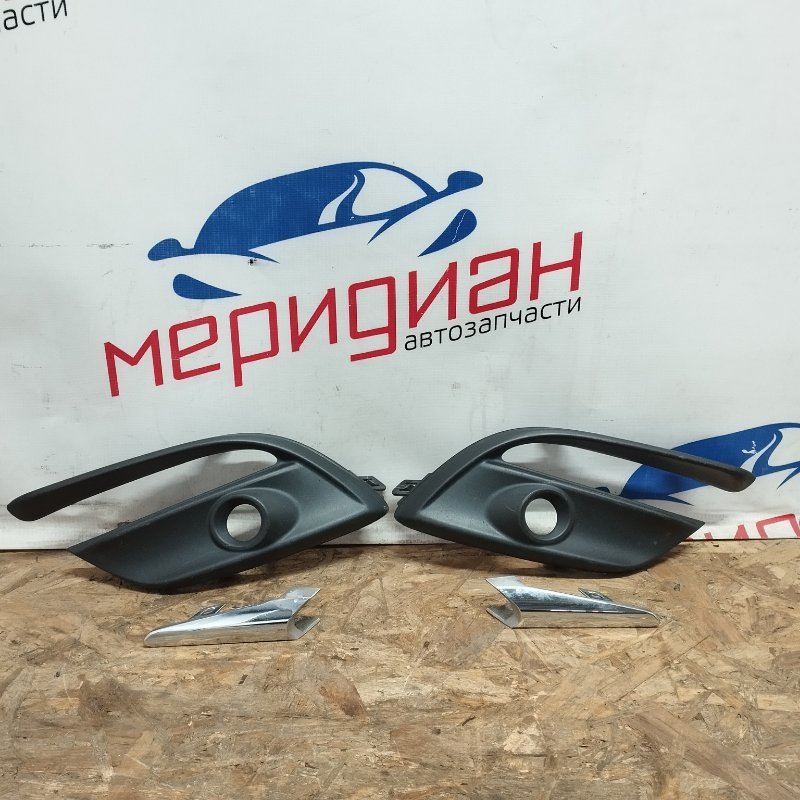 Рамка противотуманной фары левой MAZDA 3 2017 BM B63C-50-C21A Б/У