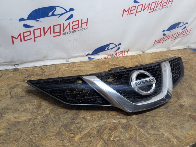 Решетка радиатора NISSAN QASHQAI J11