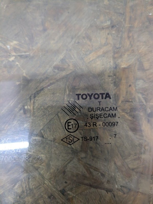 Стекло двери передней левой TOYOTA COROLLA VERSO E121