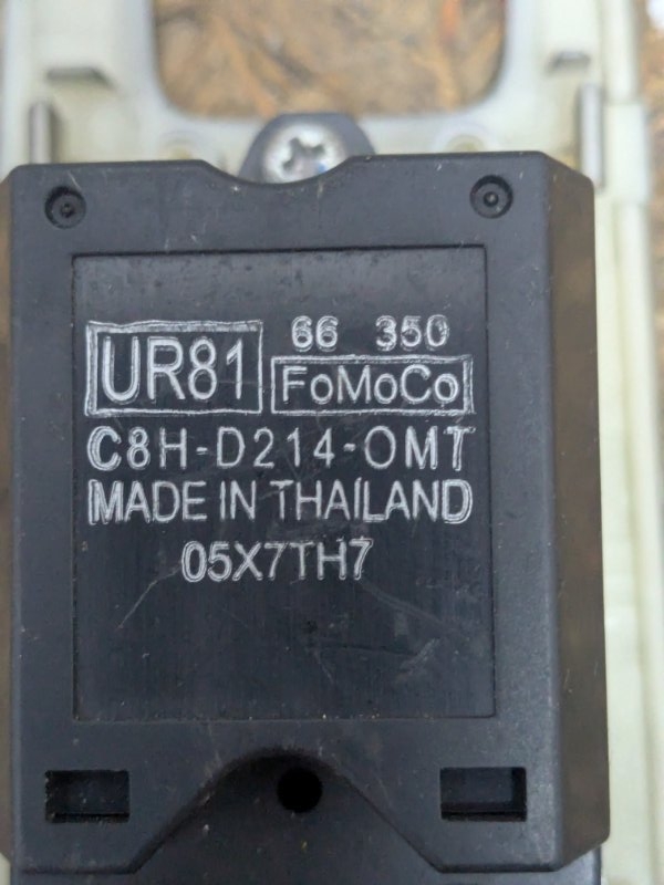 Блок управления стеклоподъемниками BT50 2011 I 2.5 Блок управления стеклоподъемниками BT50 2011 I 2.5