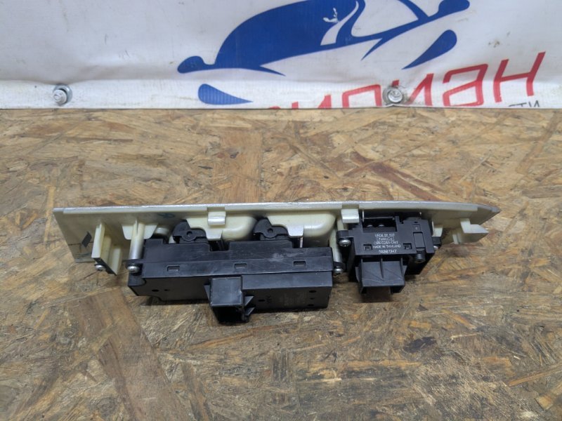 Блок управления стеклоподъемниками BT50 2011 I 2.5