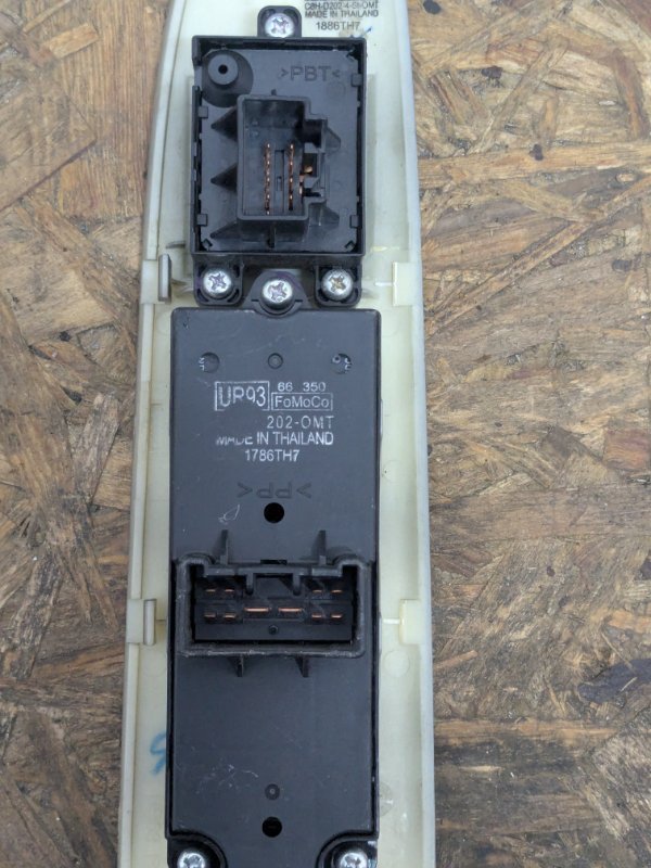 Блок управления стеклоподъемниками BT50 2011 I 2.5
