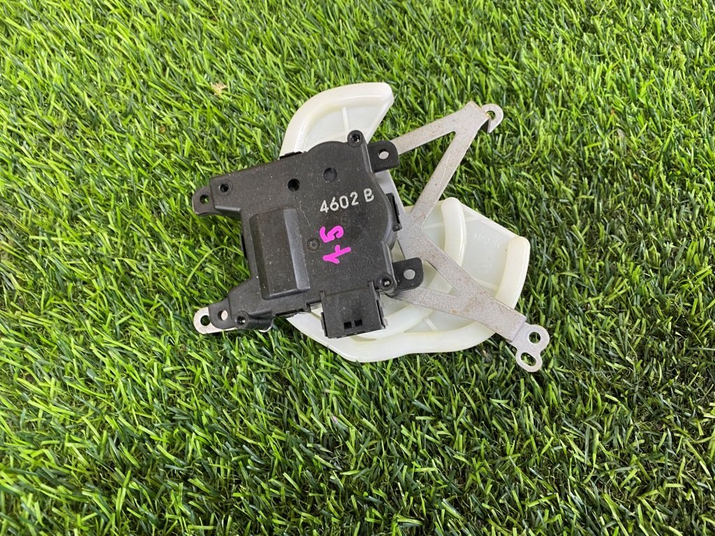 Запчасть сервопривод заслонок печки HONDA VEZEL 2014 RU4 L15B LEB JJ0001-01226 контрактная Сервопривод заслонок печки HONDA VEZEL 2014 RU4 L15B LEB JJ0001-01226 контрактная