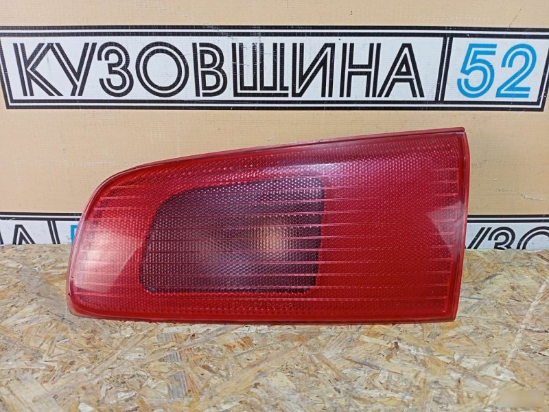 Фонарь внутренний правый 2 DY3W 2002