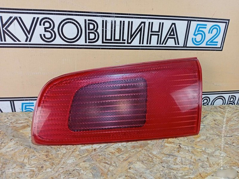Фонарь внутренний правый 2 DY3W 2002