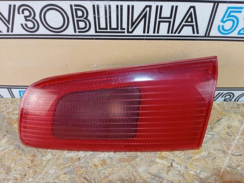 Фонарь внутренний правый 2 DY3W 2002