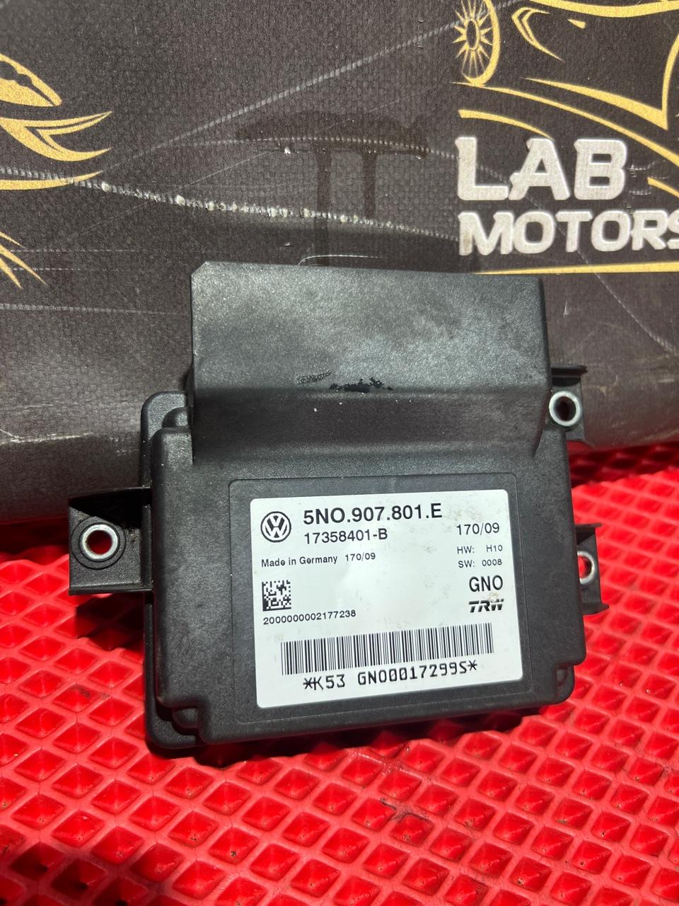 Запчасть блок управления стояночным тормозом Volkswagen Tiguan 2009 NF CFGB 5NO907801E Б/У Блок управления стояночным тормозом Volkswagen Tiguan 2009 NF CFGB 5NO907801E Б/У