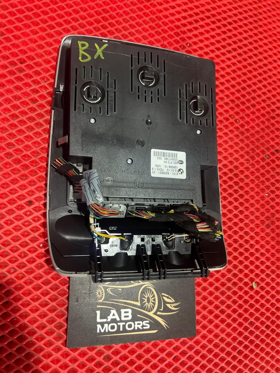 Плафон подсветки салона BMW X5 E70 N52B30 Плафон подсветки салона BMW X5 E70 N52B30