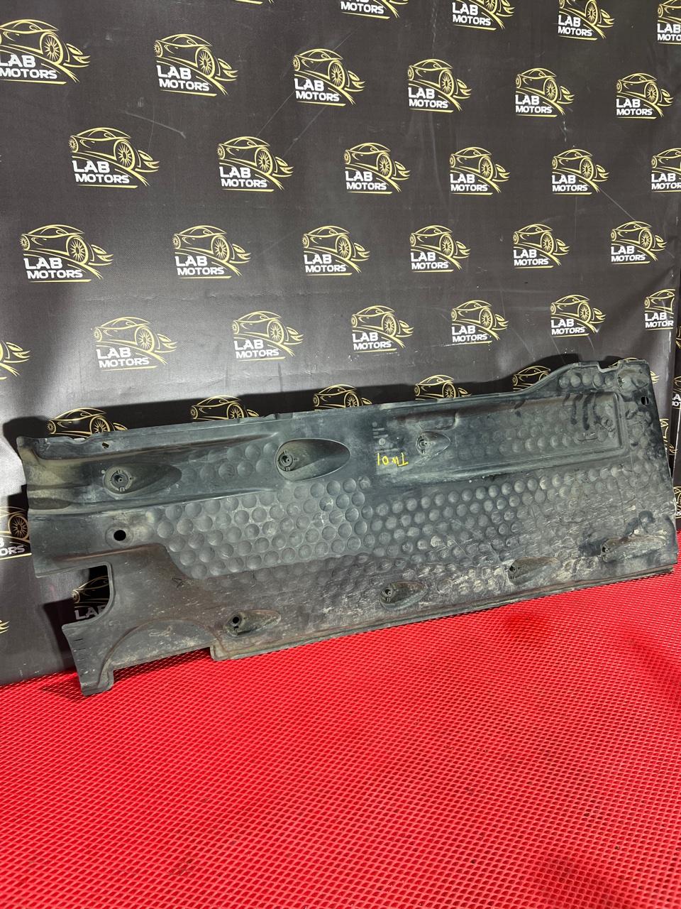 Запчасть защита днища кузова Volkswagen Tiguan 2009 NF CFGB 5N0825202 Б/У Защита днища кузова Volkswagen Tiguan 2009 NF CFGB 5N0825202 Б/У
