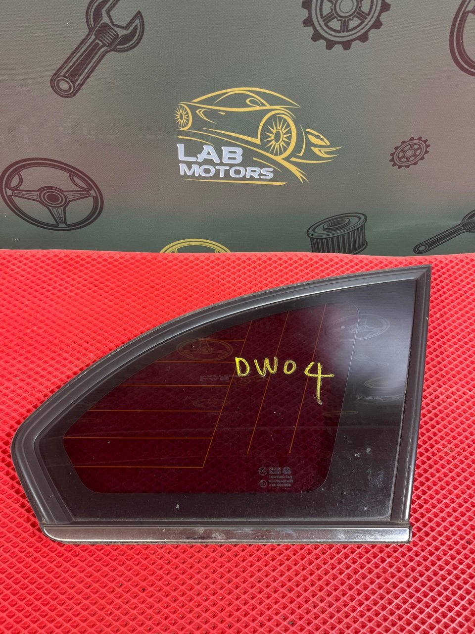Запчасть стекло собачника заднее правое Daewoo Winstorm 2007 C100 Z20S 96622513 Б/У Стекло собачника заднее правое Daewoo Winstorm 2007 C100 Z20S 96622513 Б/У