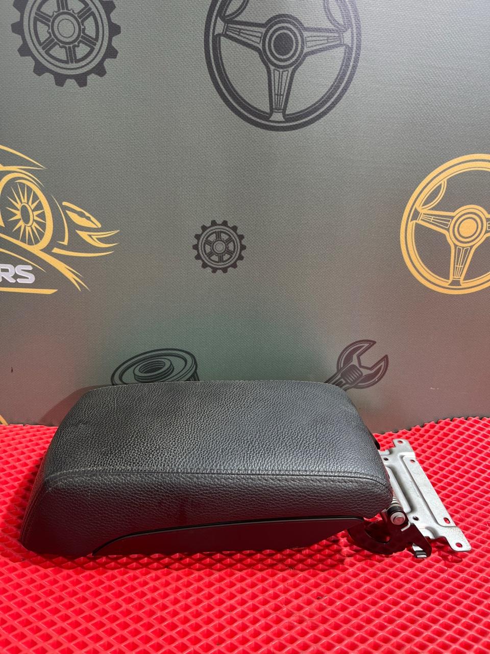 Подлокотник Legacy 2011 BR EZ36