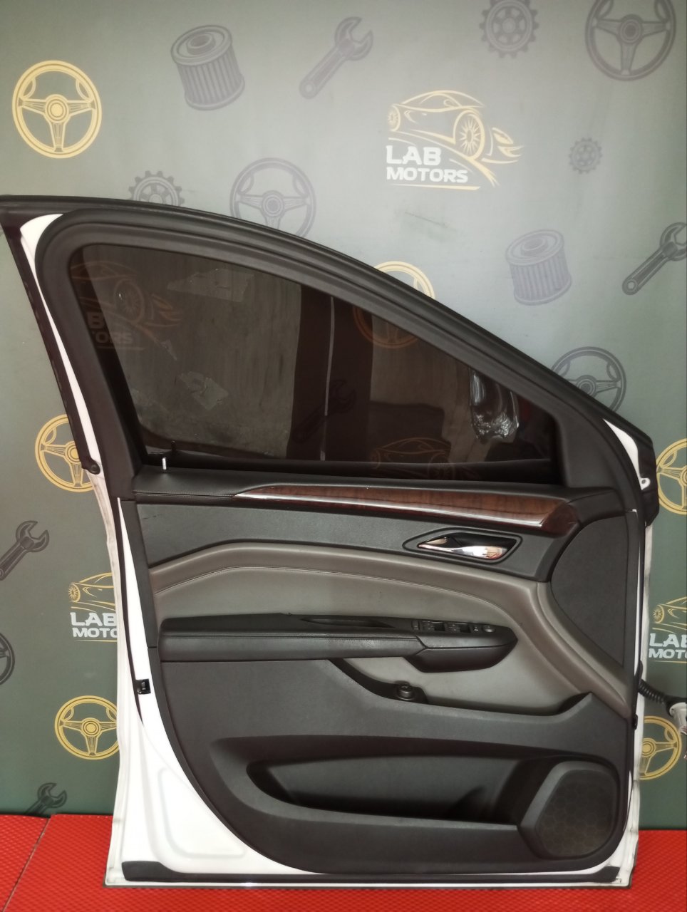 Дверь боковая передняя левая SRX4 2009