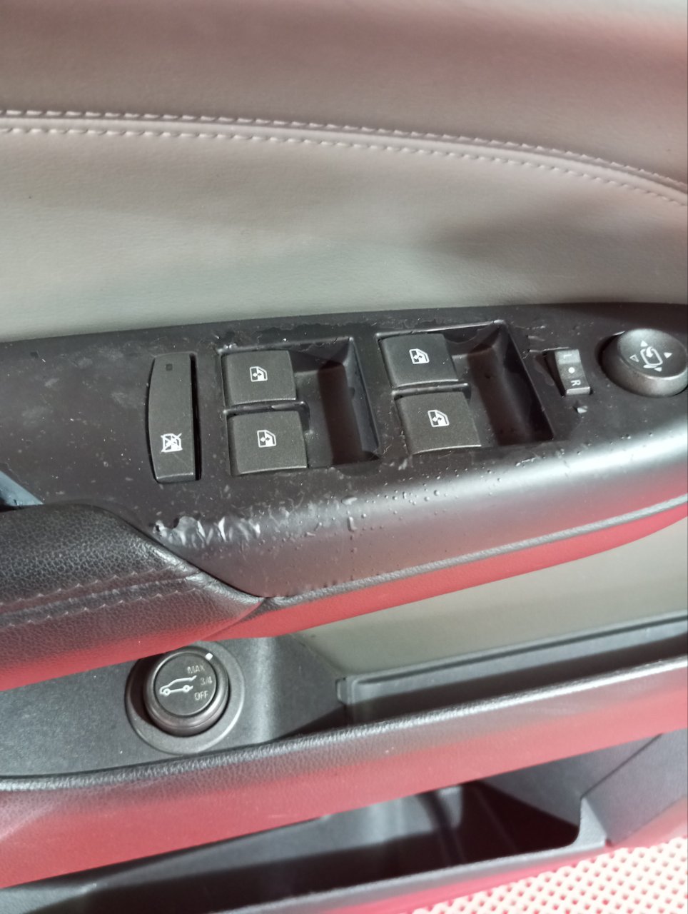 Дверь боковая передняя левая SRX4 2009