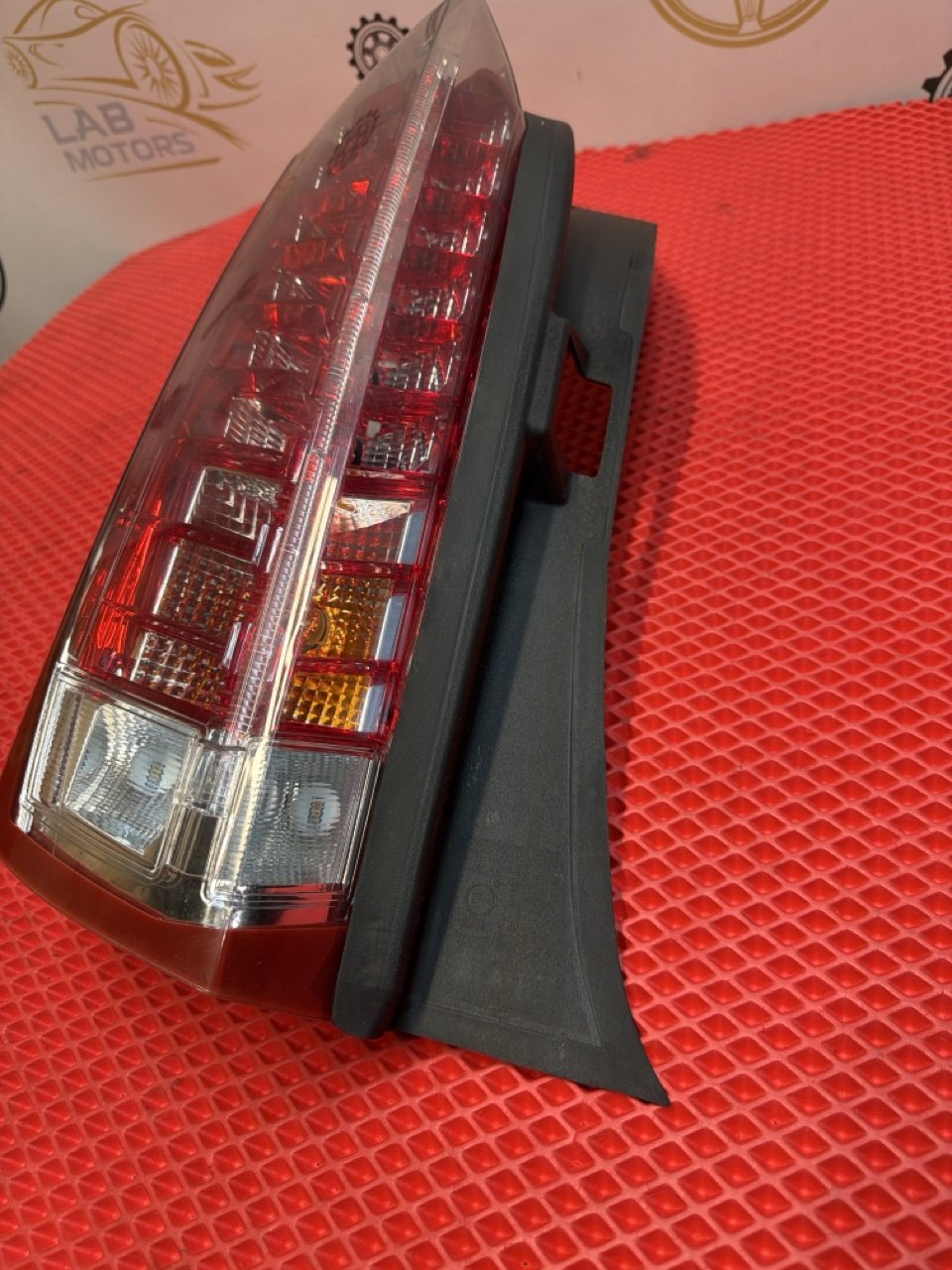 Стоп-сигнал левый Cadillac SRX4