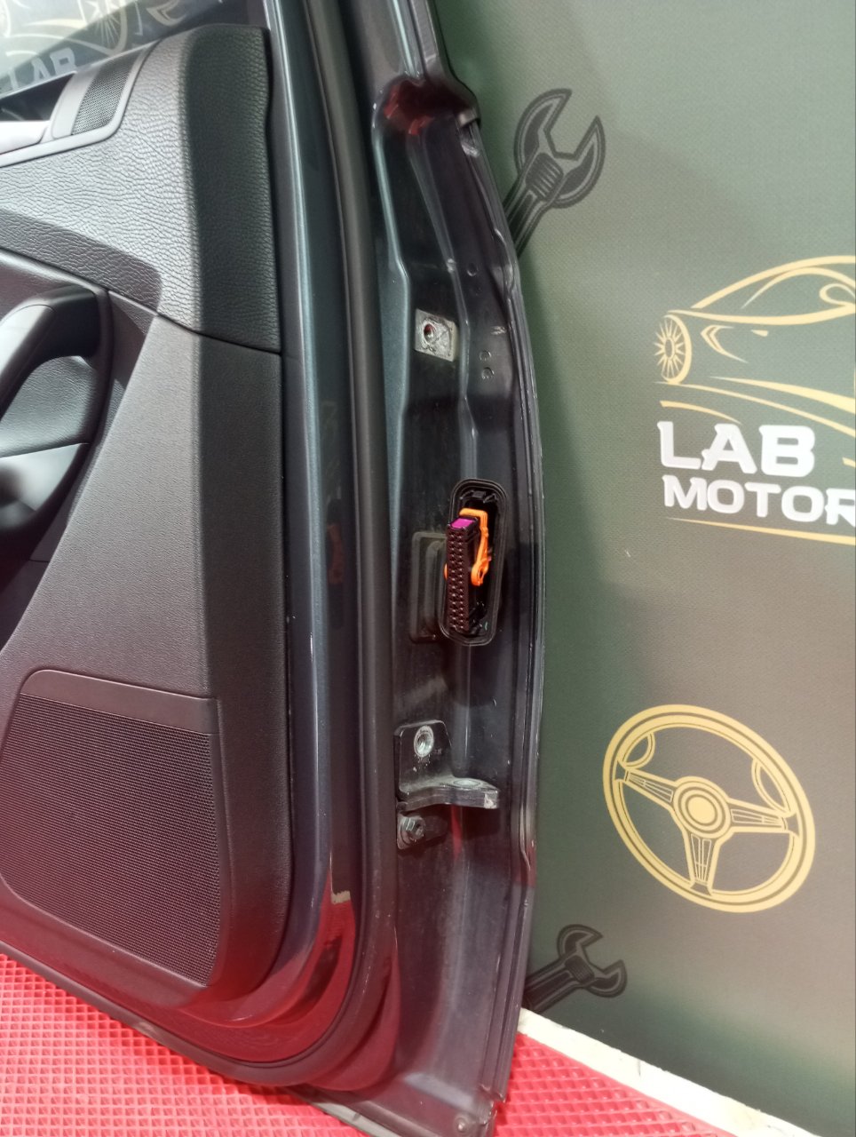 Дверь боковая задняя левая Passat 2008 B6 Дверь боковая задняя левая Passat 2008 B6