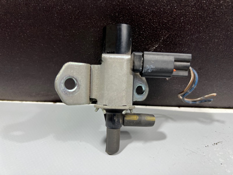 Запчасть клапан вакуумный MAZDA ATENZA GG3P L3 L80118741 контрактная КЛАПАН ВАКУУМНЫЙ MAZDA ATENZA GG3P L3 L80118741 контрактная