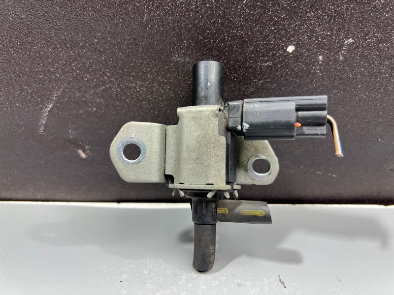 Запчасть клапан вакуумный MAZDA ATENZA GG3P L3 L80118741 контрактная КЛАПАН ВАКУУМНЫЙ MAZDA ATENZA GG3P L3 L80118741 контрактная