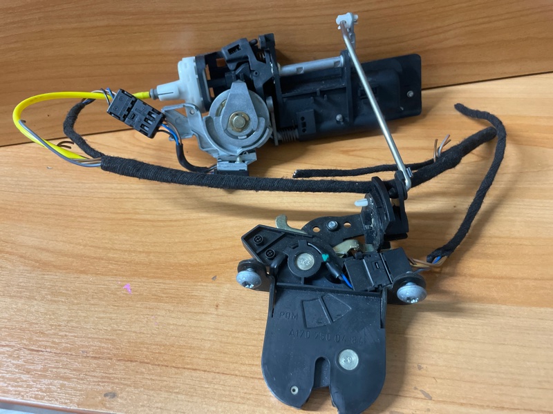 Замок крышки багажника MERCEDES-BENZ SLK-CLASS R170 M112 A1707500484 контрактная