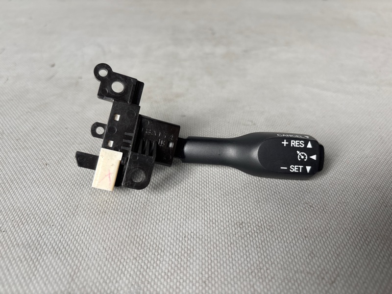 Запчасть ручка круиз контроля TOYOTA PRIUS ZVW30 2ZRFXE 84632-34011 контрактная Ручка круиз контроля TOYOTA PRIUS ZVW30 2ZRFXE 84632-34011 контрактная