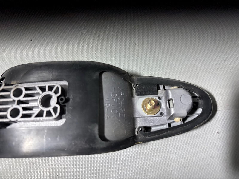 Ручка двери задняя правая MPV LW3W L3