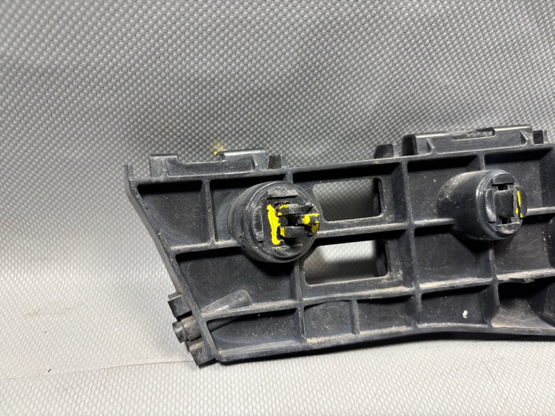 Крепление бампера переднее левое PRIUS ZVW30 2ZRFXE