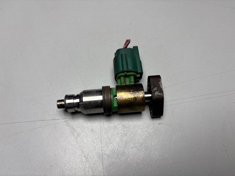 Форсунка топливная правая CEDRIC Y34 VQ25DD